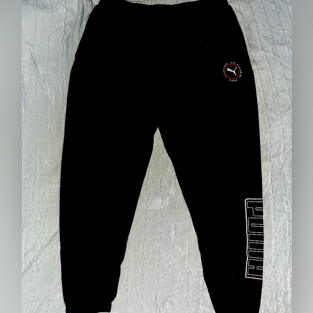 Black men’s puma joggers size XL never worn